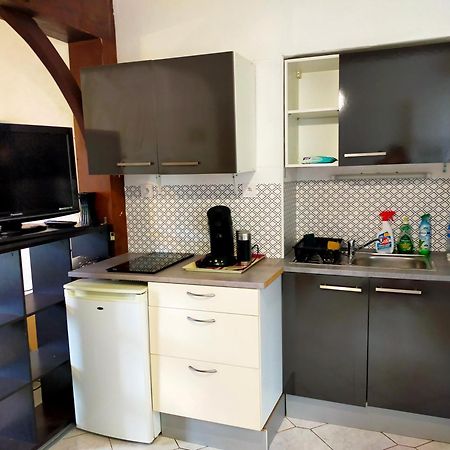 Studio En Rdc Avec Balcon Centre Vitre ภายนอก รูปภาพ