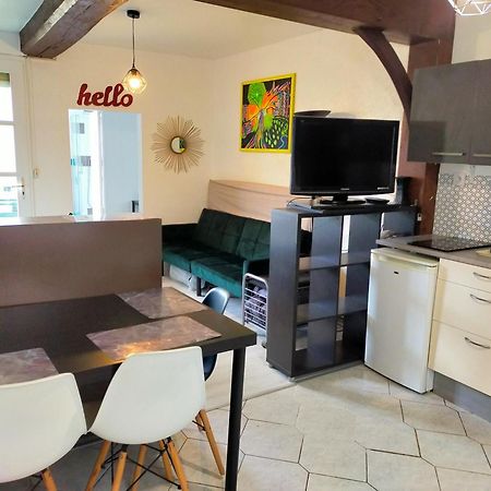 Studio En Rdc Avec Balcon Centre Vitre ภายนอก รูปภาพ