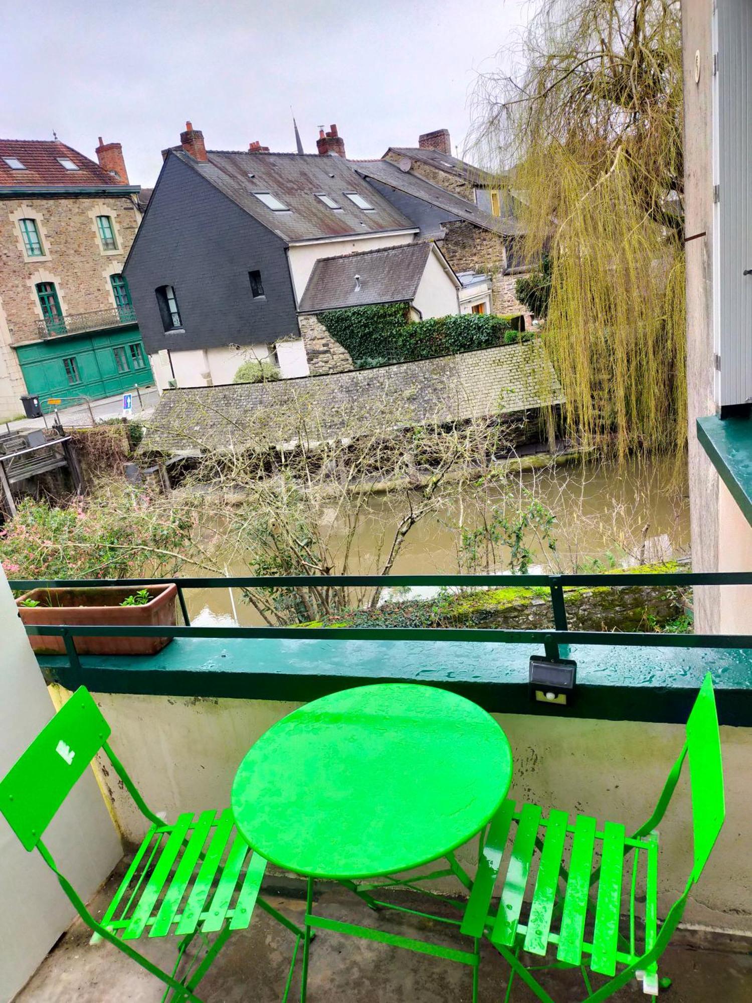 Studio En Rdc Avec Balcon Centre Vitre ภายนอก รูปภาพ