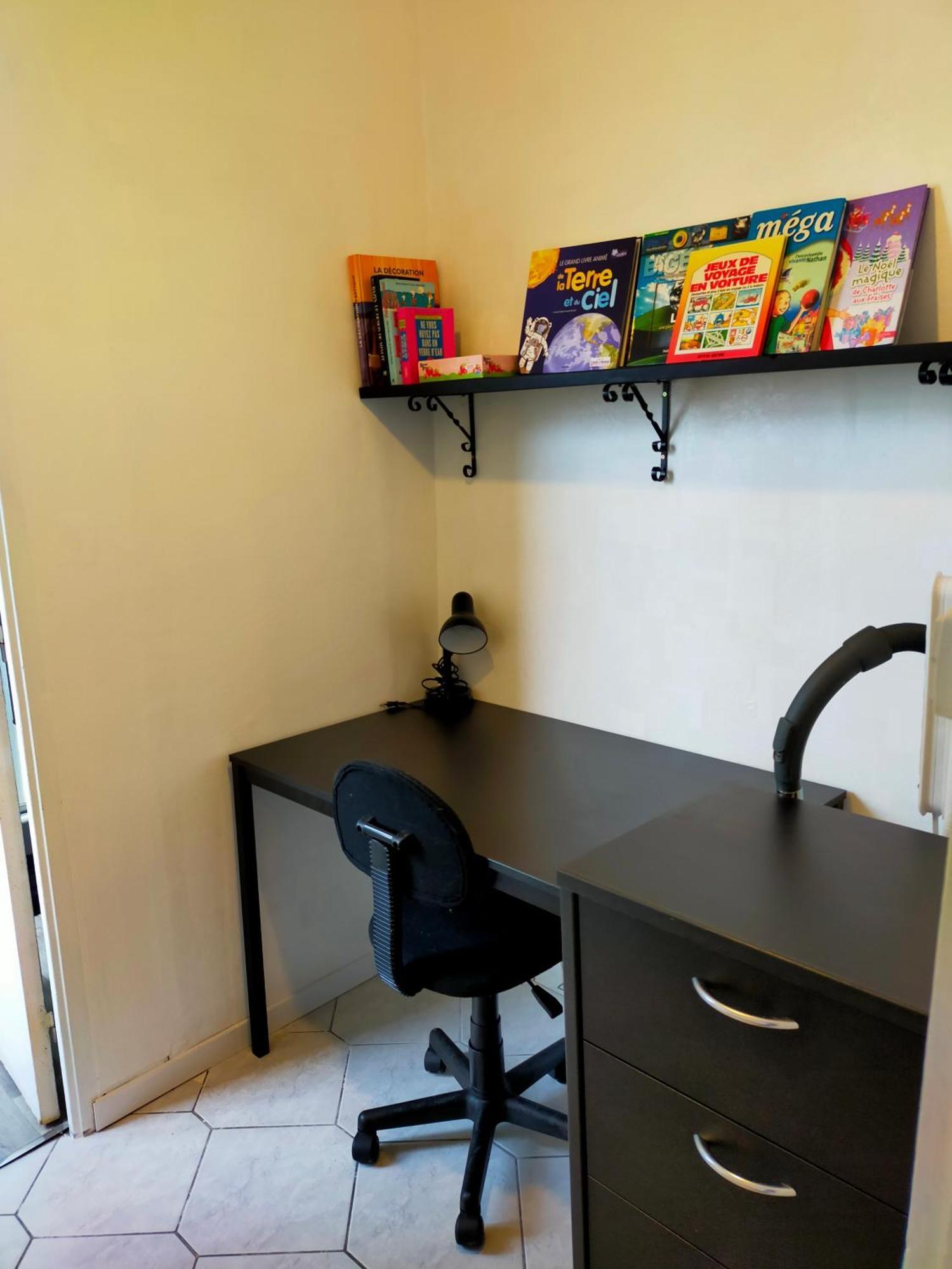 Studio En Rdc Avec Balcon Centre Vitre ภายนอก รูปภาพ